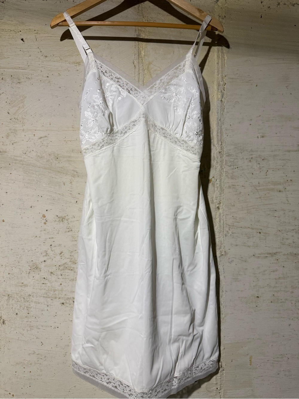 Vintage Snowdon Slip 38 Off White Lace Trim Nylon Embroidered Lingerie Delicate
